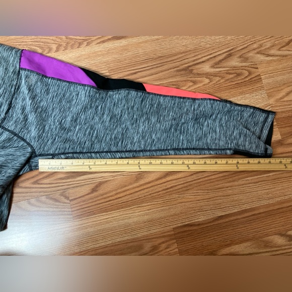 Reebok Capris - Picture 3 of 5